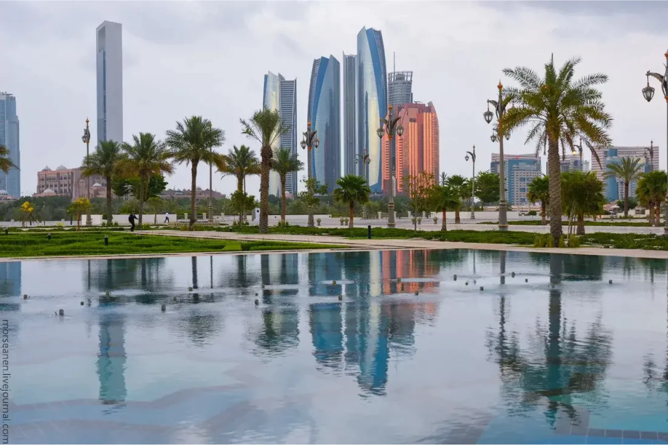 Discover the myriad advantages of off-plan investment in Dubai, from reduced tax deductions to premium amenities and investment leverage. Explore now.